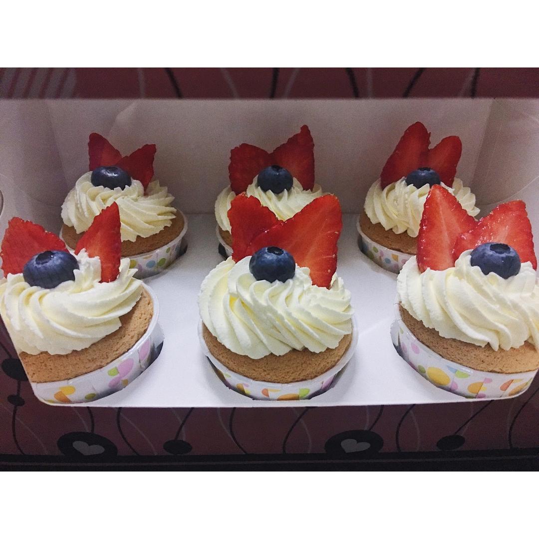 淡奶油纸杯蛋糕