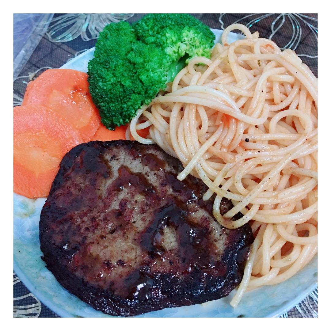 黑椒牛排（配土豆/鸡蛋，意面/蔬菜）