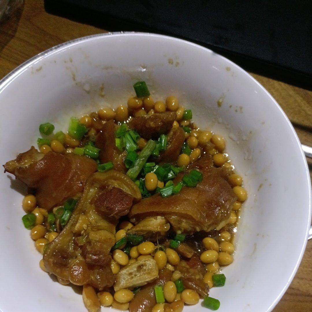 流口水的黄豆炖猪蹄