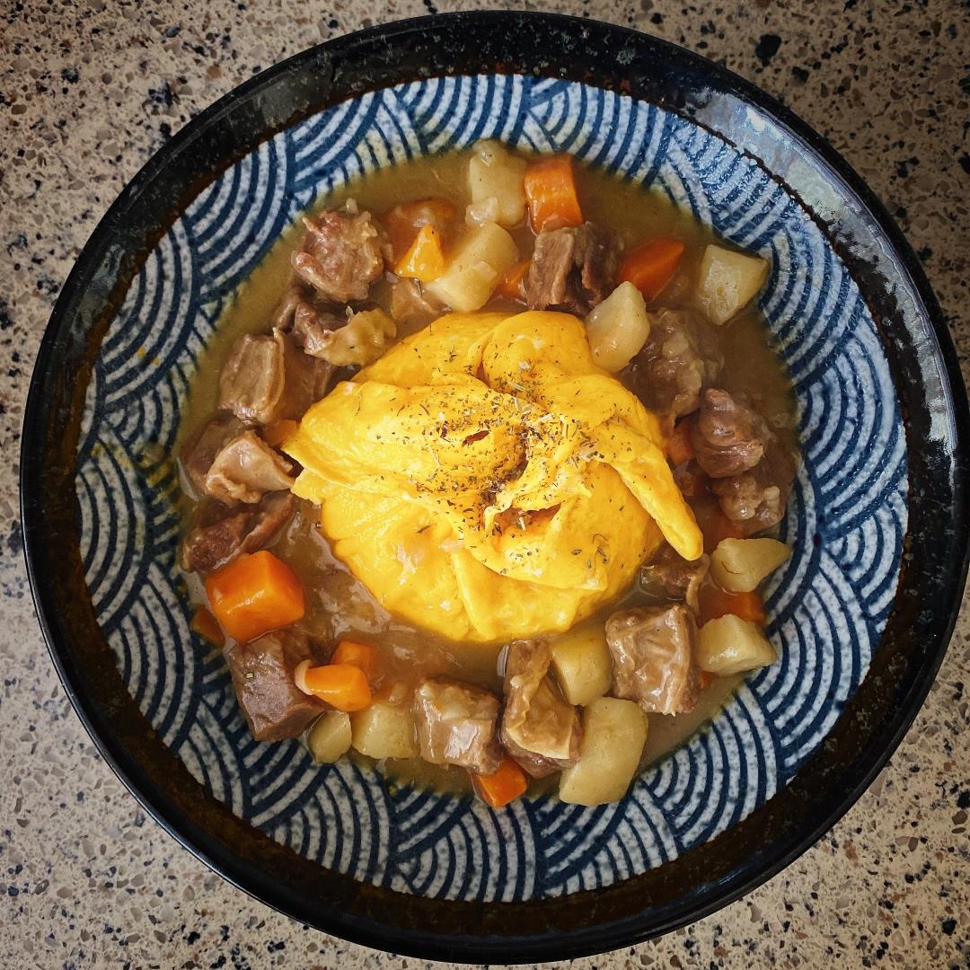 裙子咖喱蛋包饭