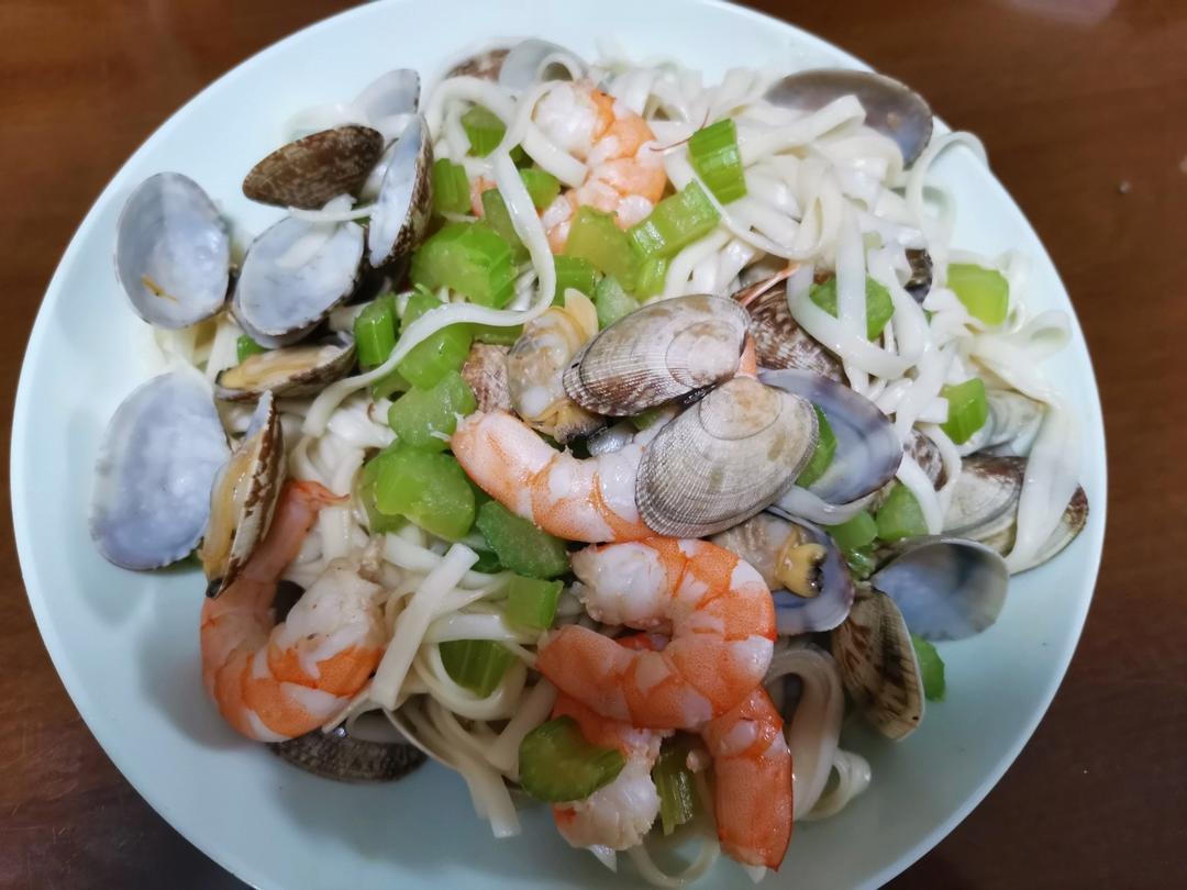 蒜香海鲜意大利面