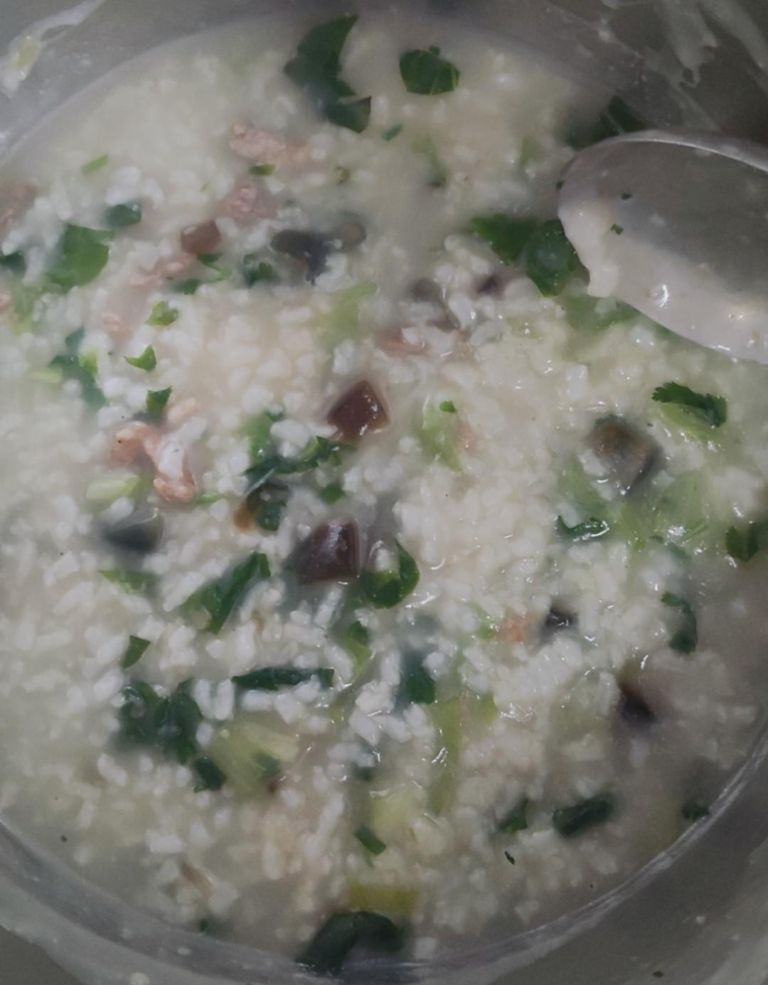 妈妈👩教我做的皮蛋瘦肉粥🥣简单快捷美味😋