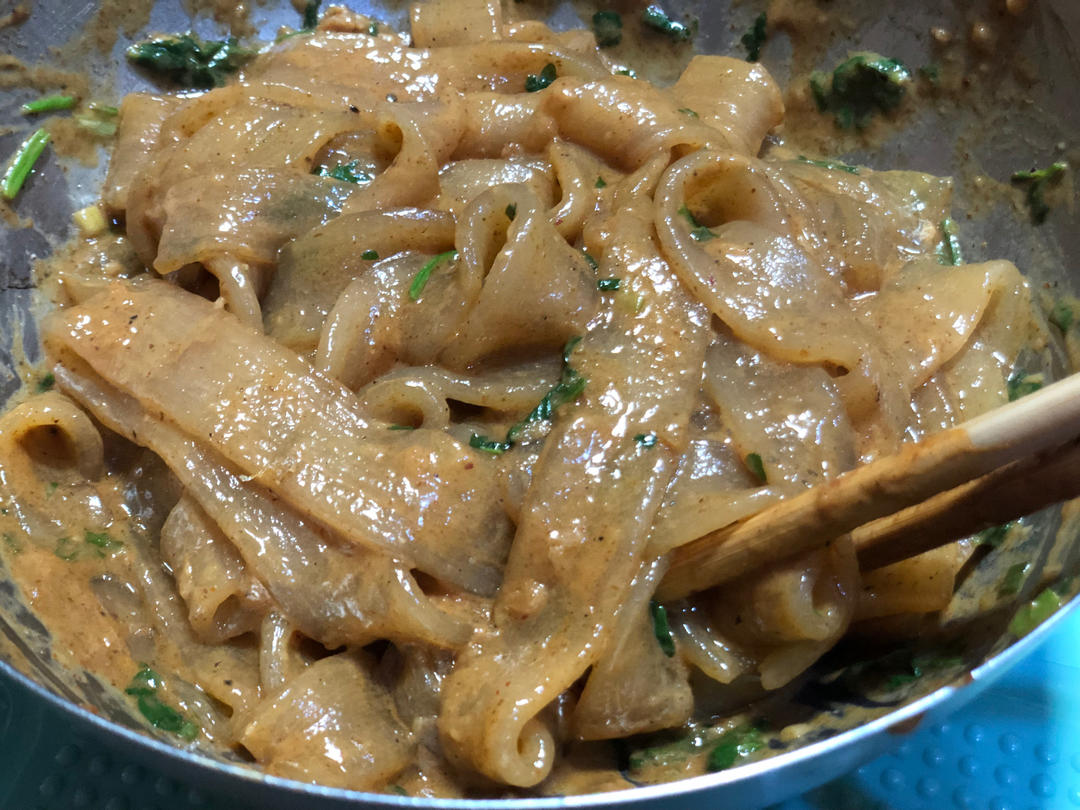 秒杀小夜市的麻酱流汁宽粉