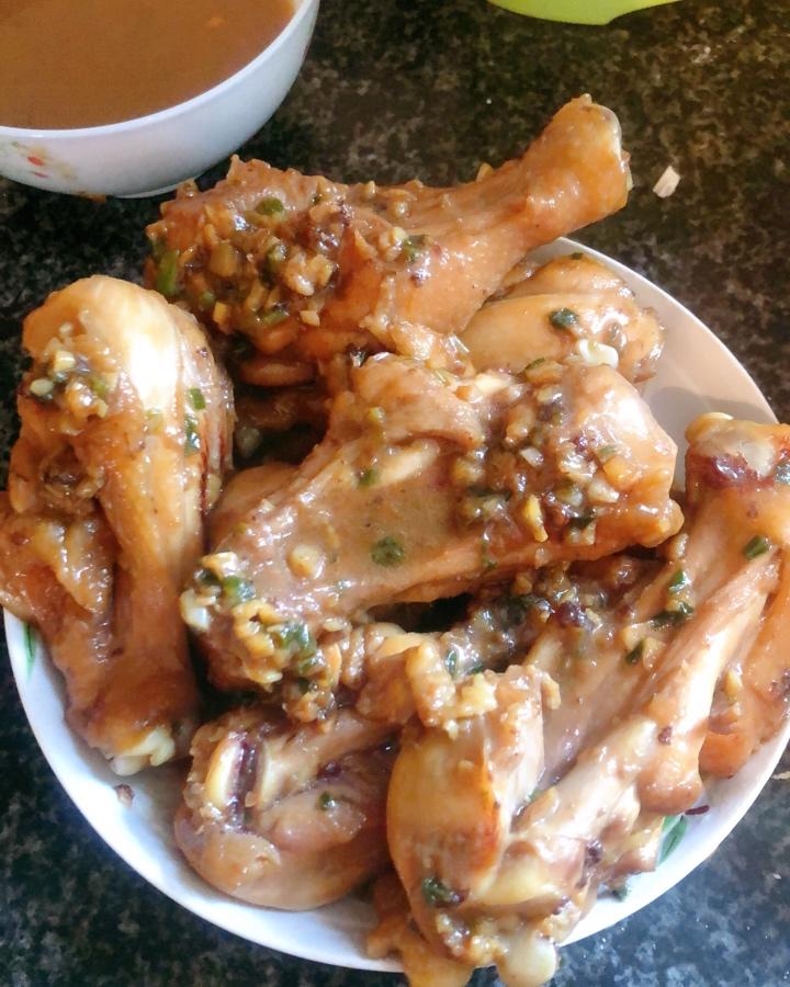 🔥好吃到飙泪的秘汁多汁蒜香鸡腿，鲜嫩到流口水。