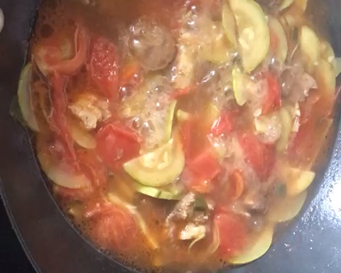西红柿茭瓜牛肉汤