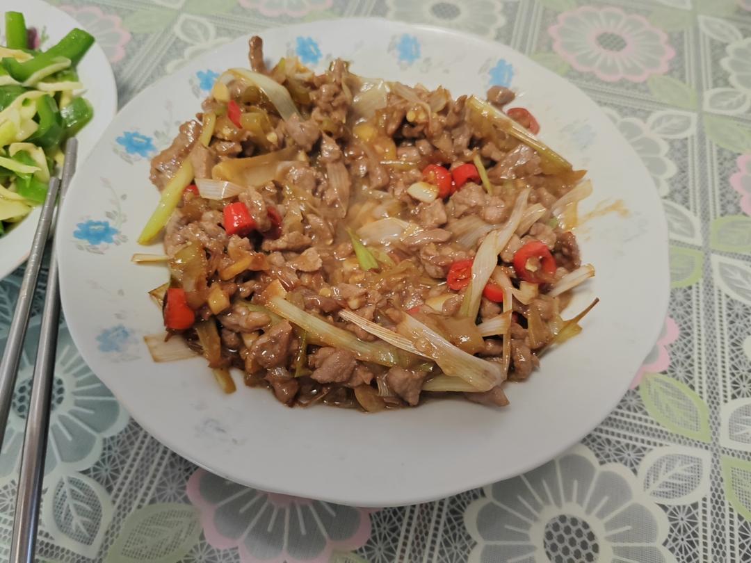 小炒黄牛肉，肉嫩味香！太好吃了简直是米饭杀手！