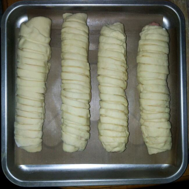 毛毛虫肉松面包