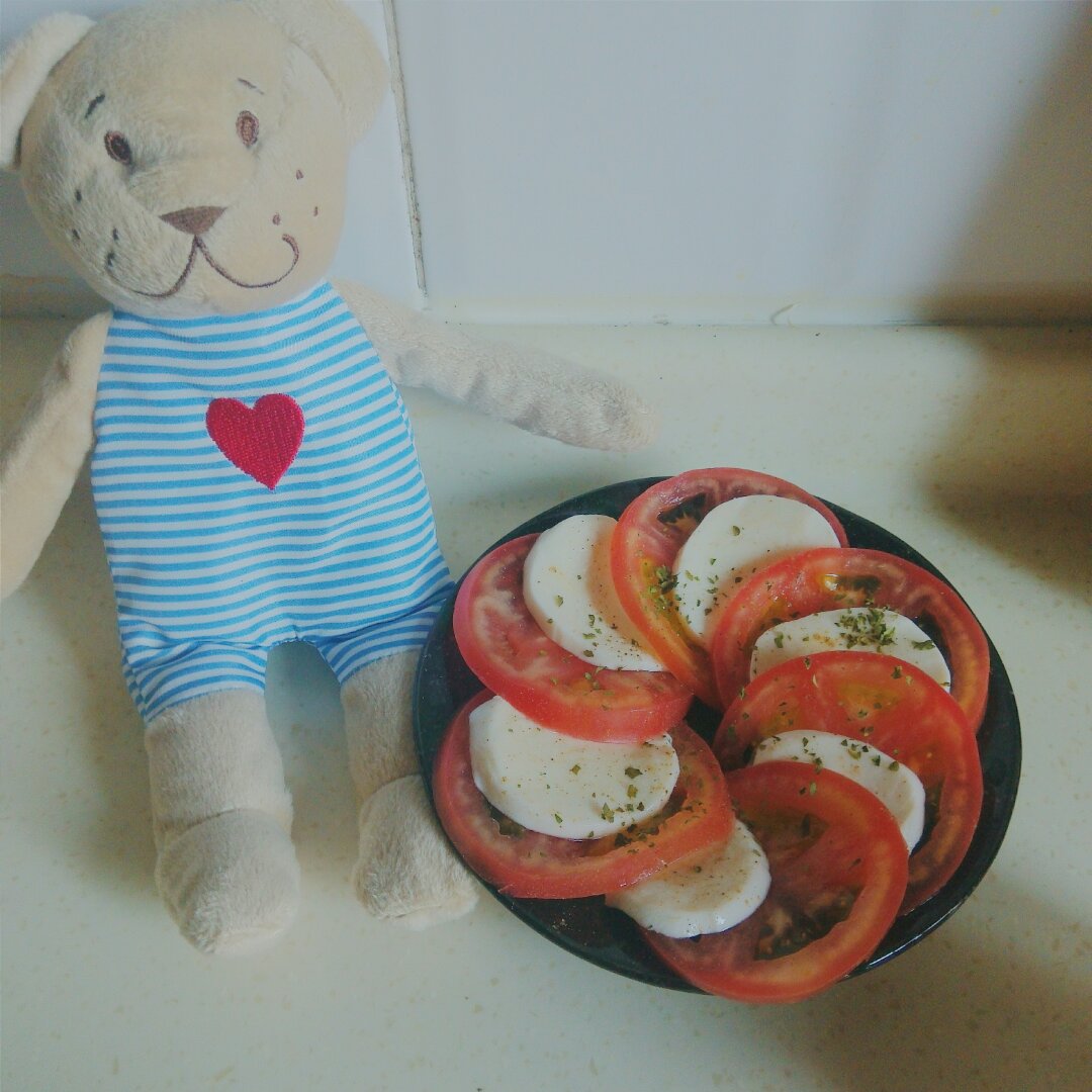 Mozzarella水牛芝士，番茄沙拉