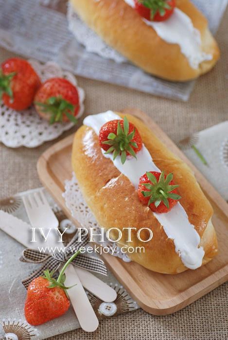 草莓奶油面包