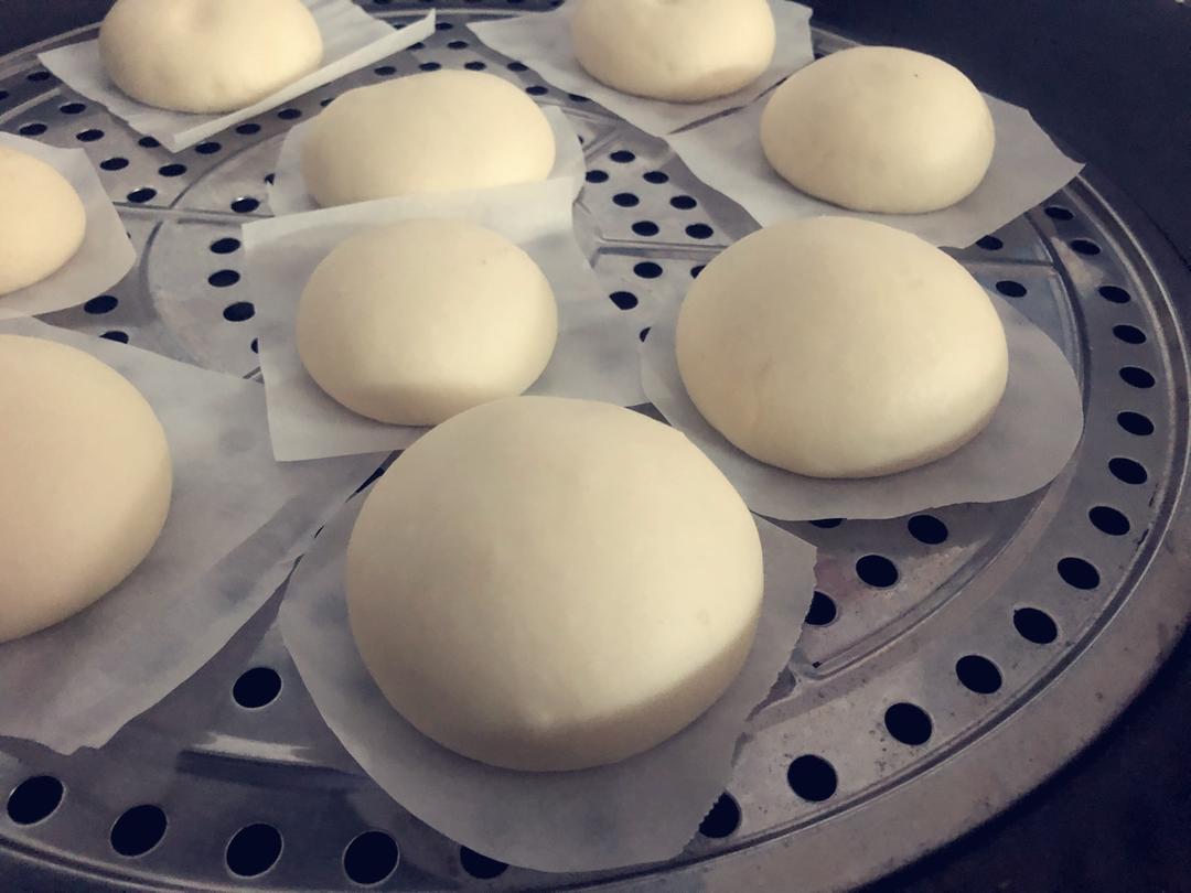 像面包般柔软的奶香馒头（最简单的揉面做法)