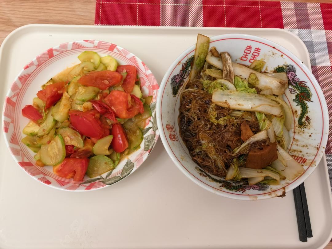 西红柿炒西葫芦