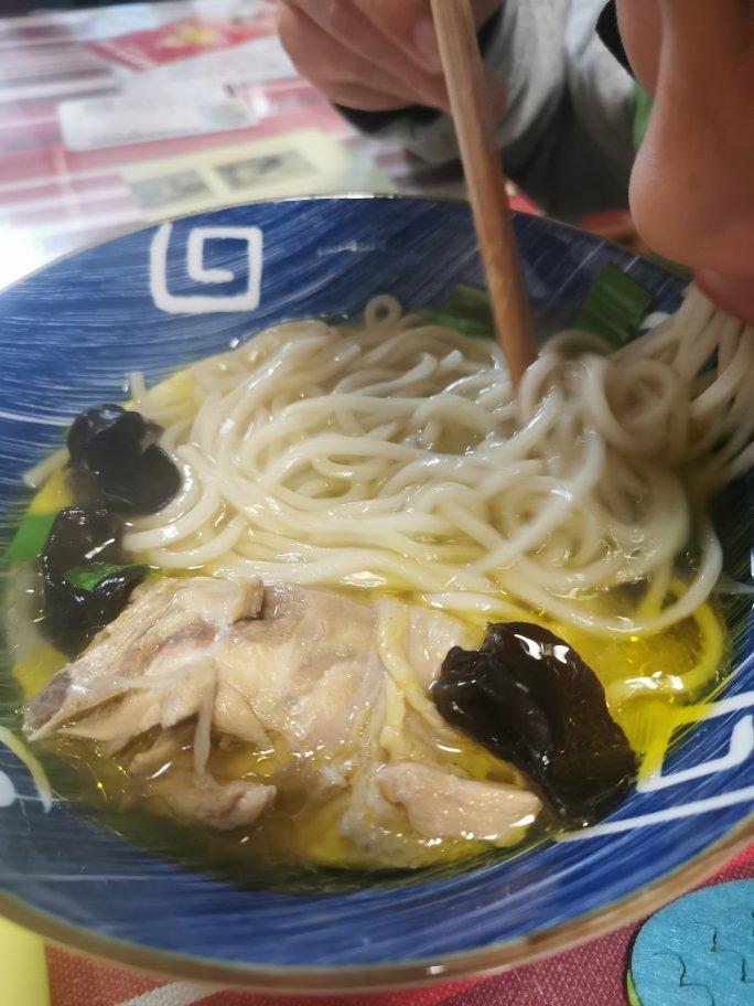 鲜美无敌：清炖鸡汤🐔