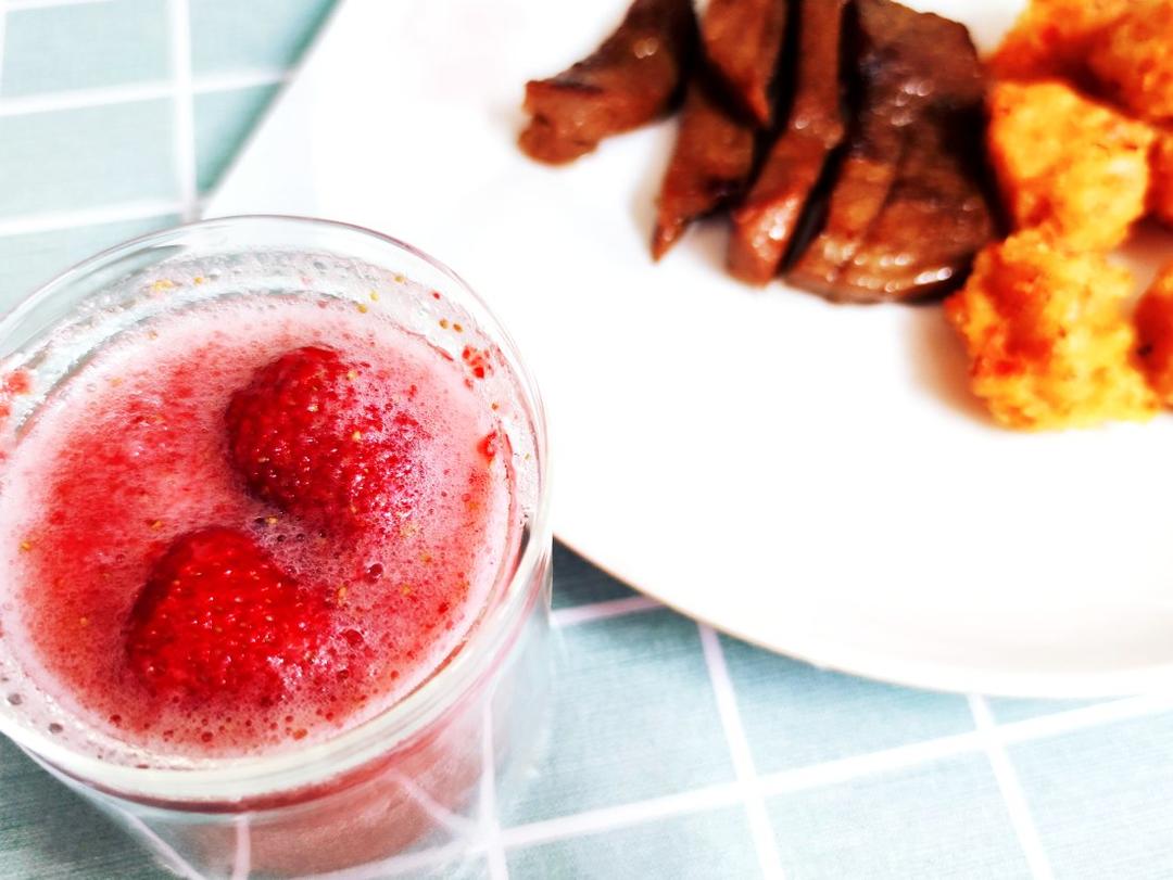 网红饮品～草莓雪碧养乐多