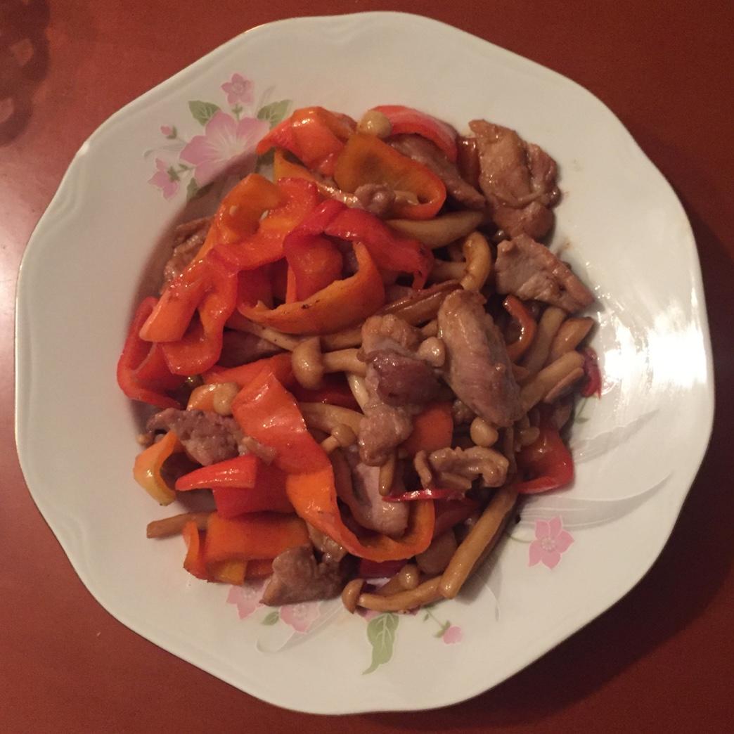 青椒海鲜菇爆炒肉片