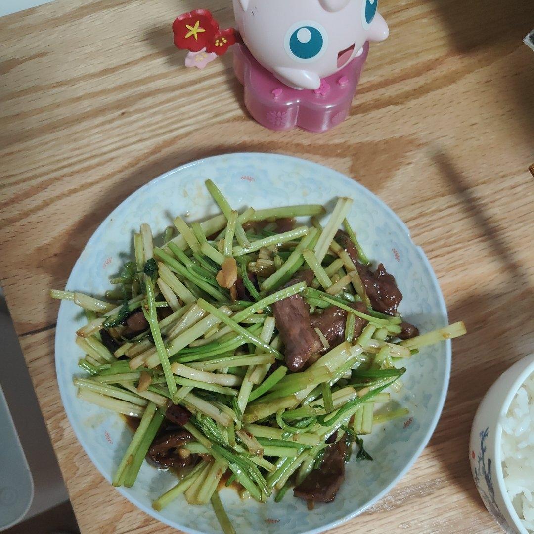 下饭神器又来了，试试这道芹菜炒牛肉！！