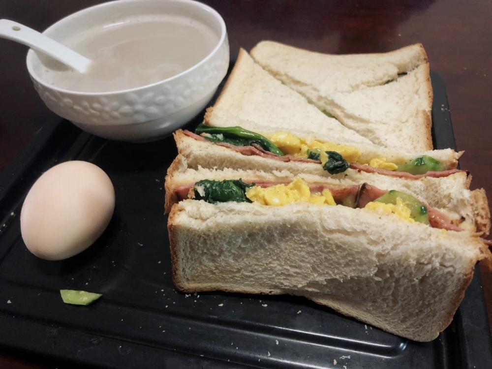 鸡蛋培根菜苔三明治【卫宫家今天的饭】