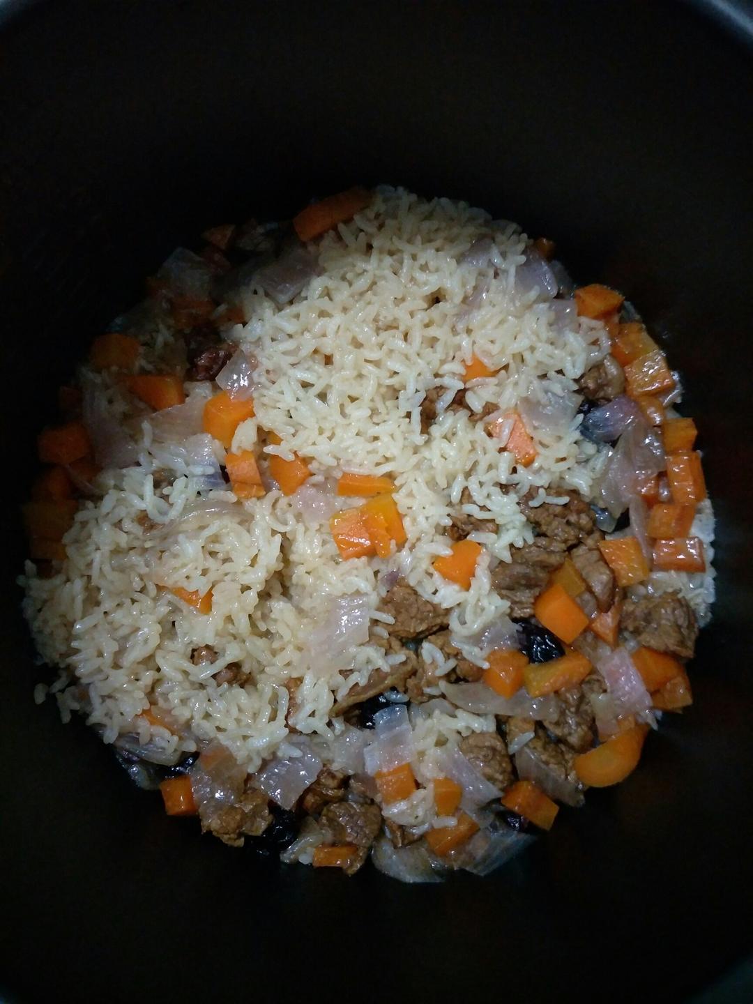 新疆人的牛肉抓饭