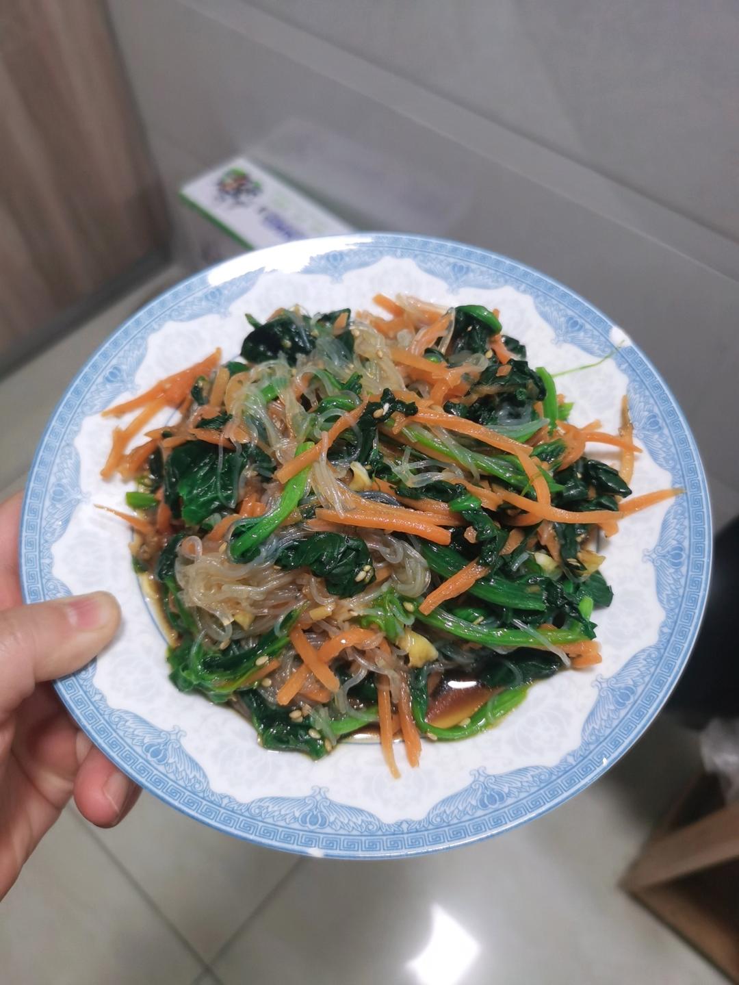 开胃爽口又营养的菠菜拌粉丝