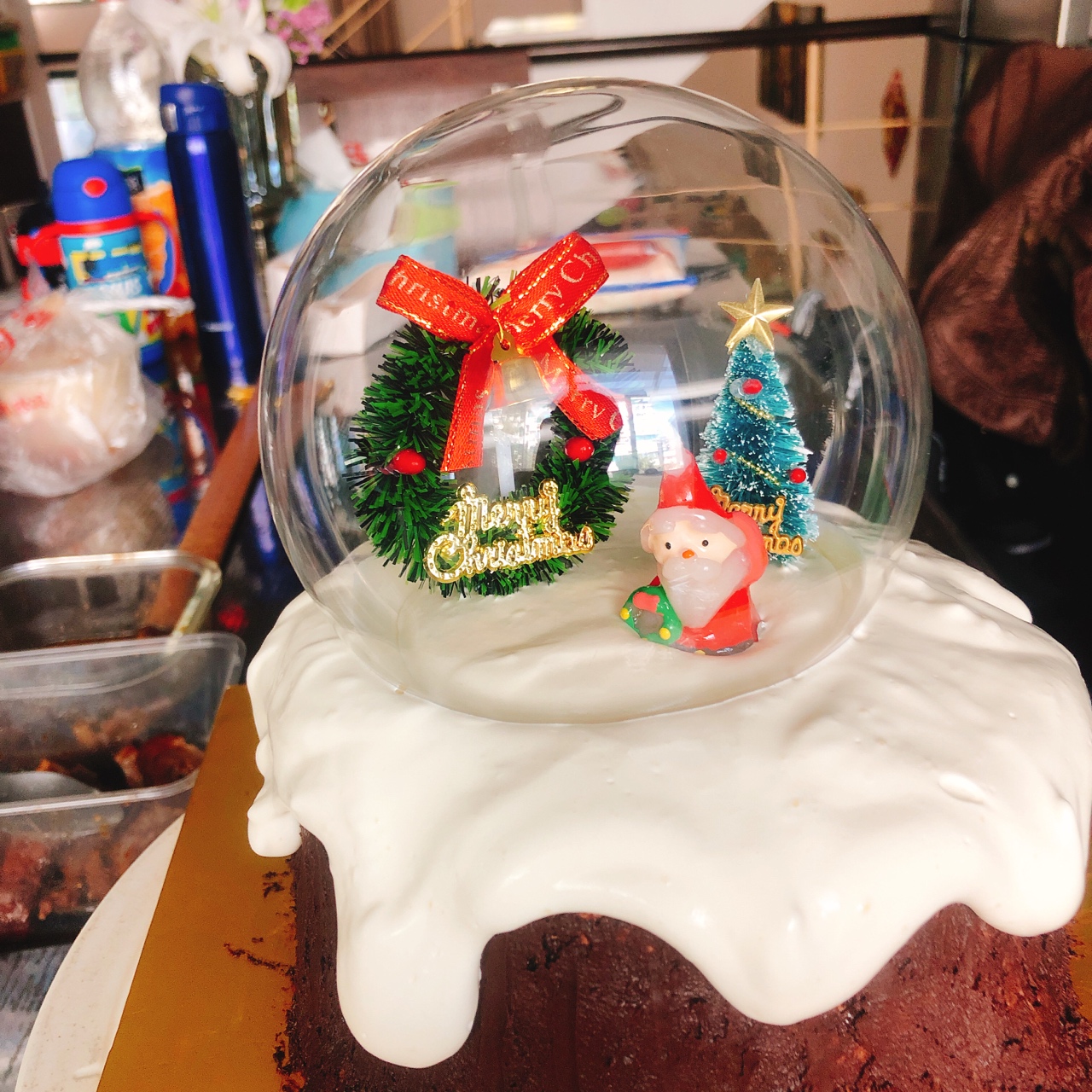 圣诞积雪树桩水晶球蛋糕