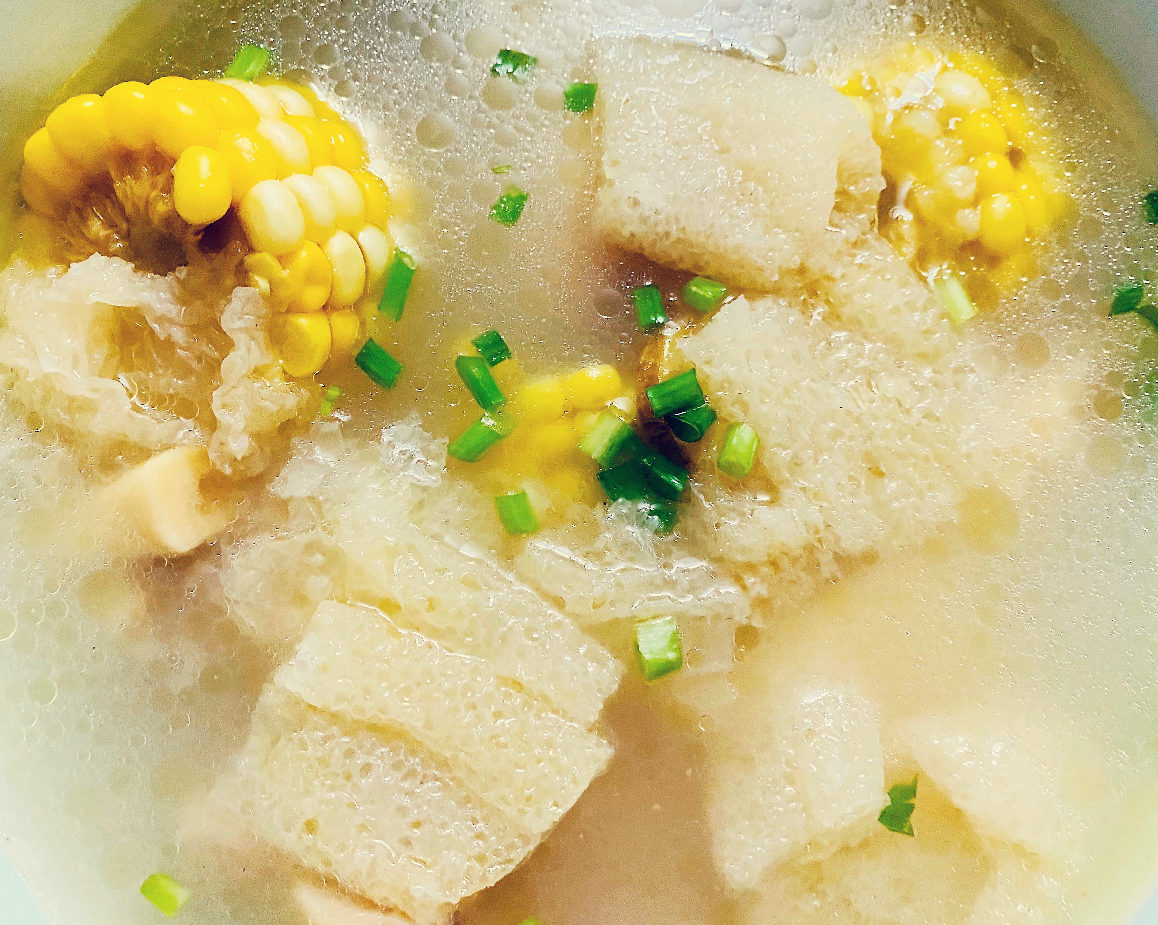 富含营养的冬季滋补汤～竹荪玉米牛棒骨汤
