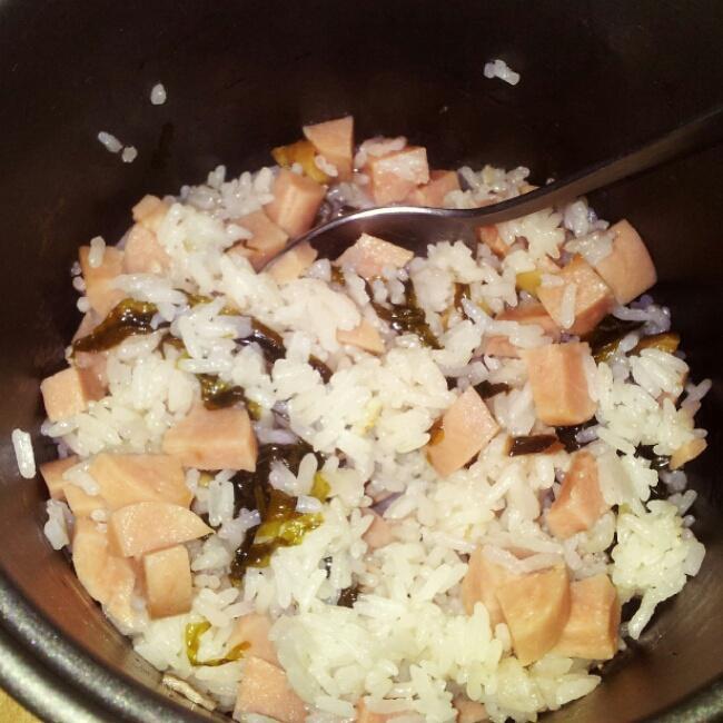 香菇紫菜火腿饭的做法