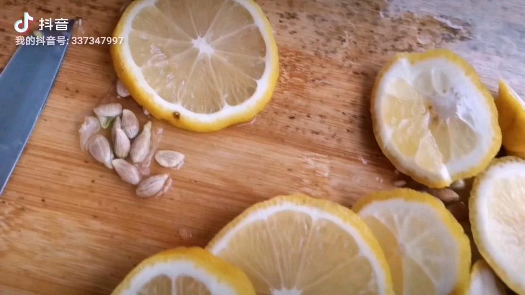 【电饭煲冰糖炖柠檬】