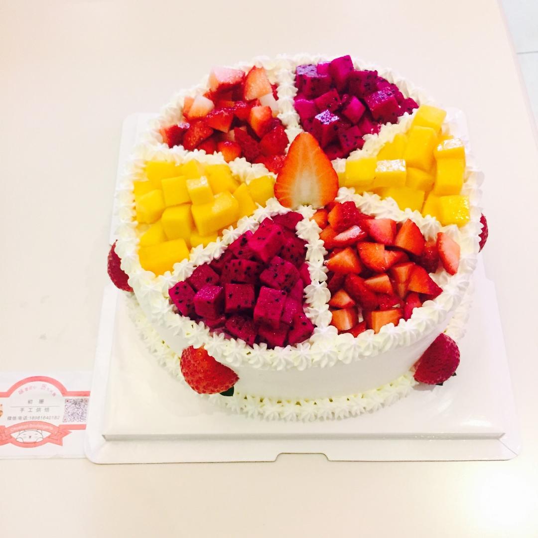 奶油水果装饰蛋糕