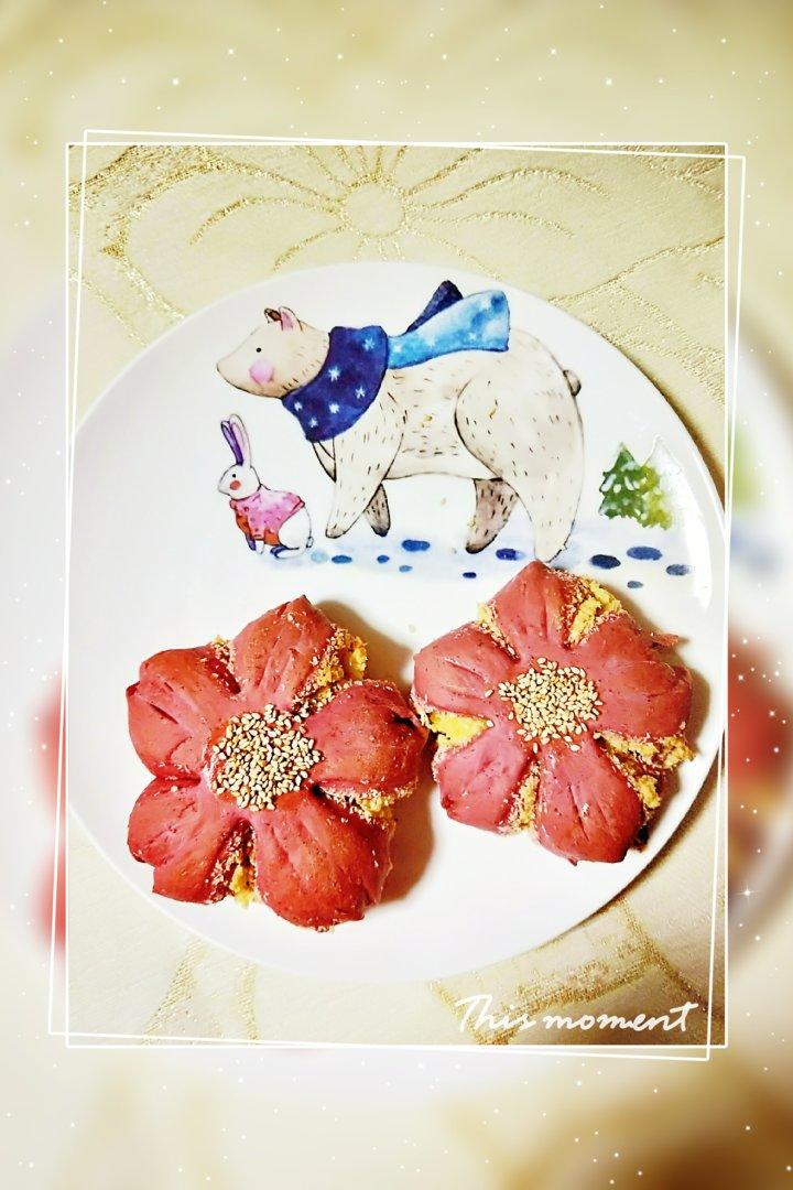 一款颜值超高的面包～火龙果椰蓉樱花面包