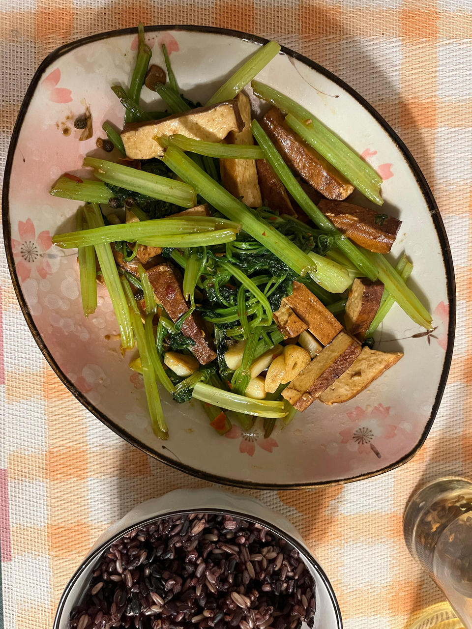 午餐晚餐简单快手下饭菜芹菜炒香干