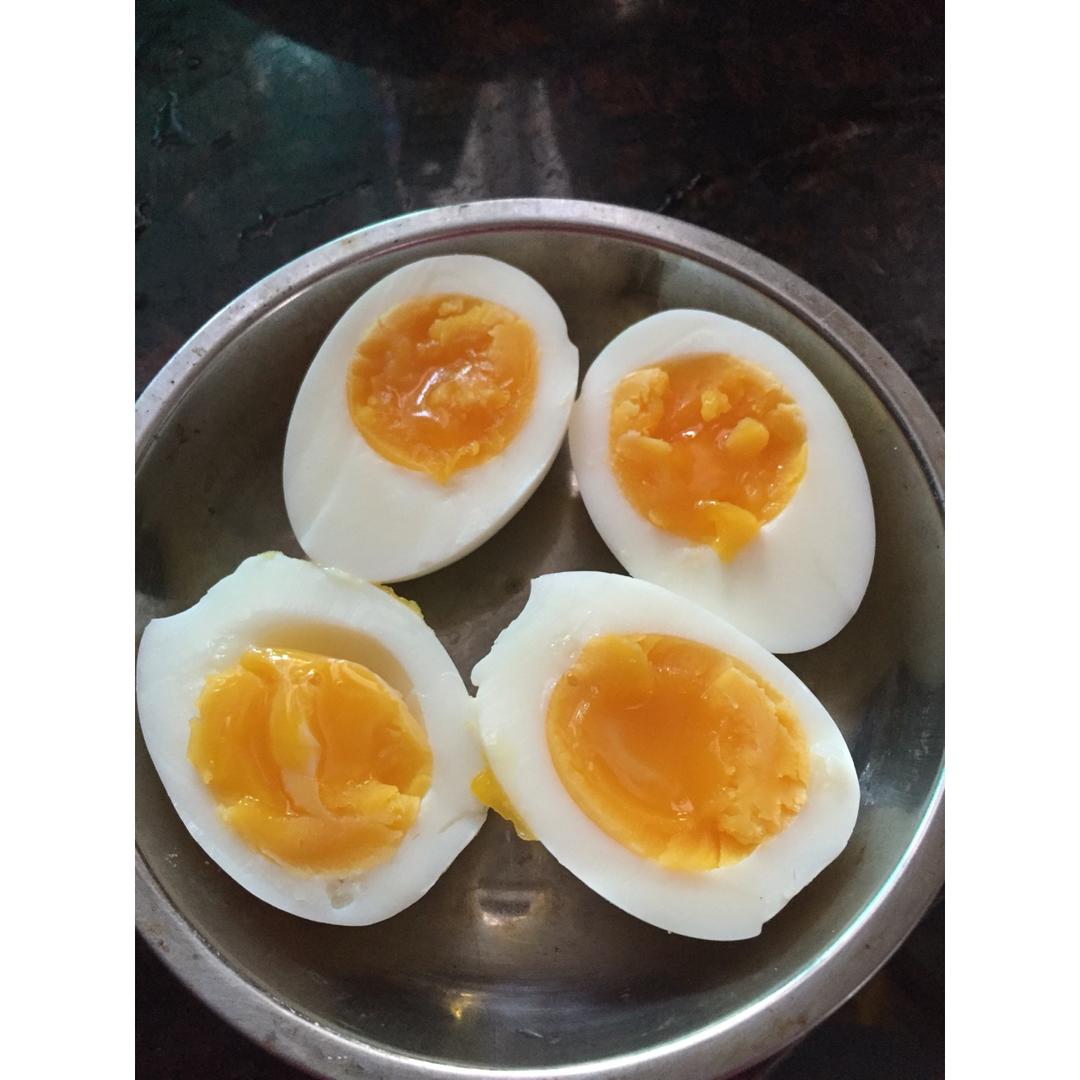 比溏心蛋熟一点的水煮蛋