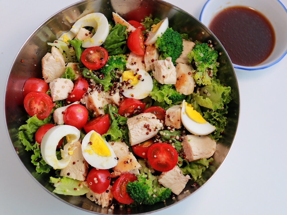 健康低卡—鸡胸肉藜麦蔬菜沙拉🥗的做法 步骤6