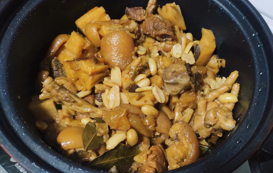 莲藕花生焖猪手