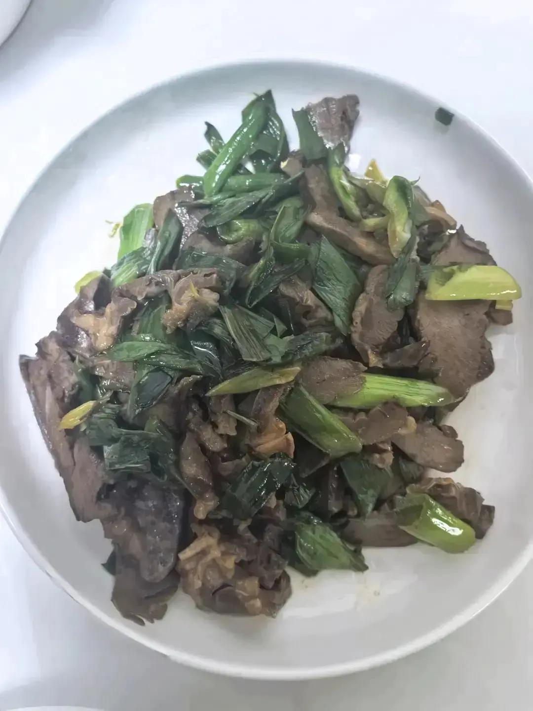 大蒜叶炒猪心