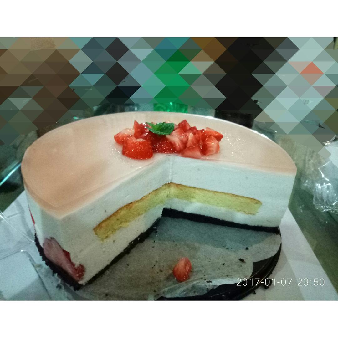 草莓酸奶慕斯蛋糕