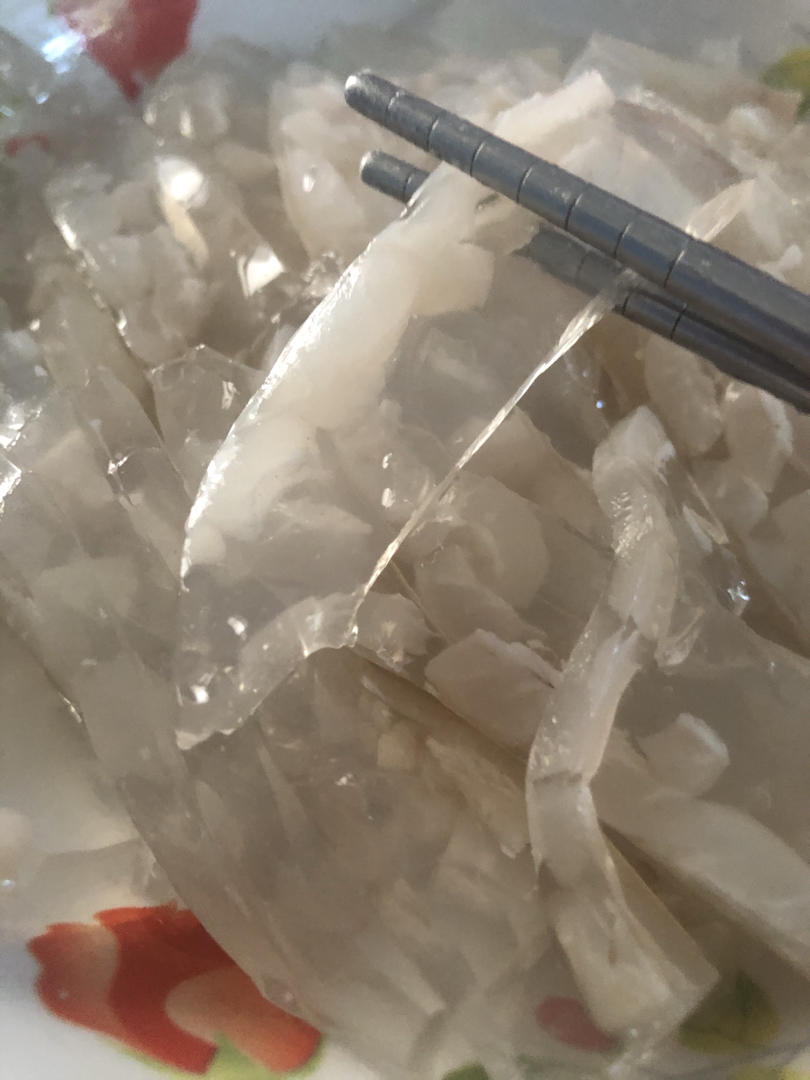晶莹剔透的水晶猪皮冻