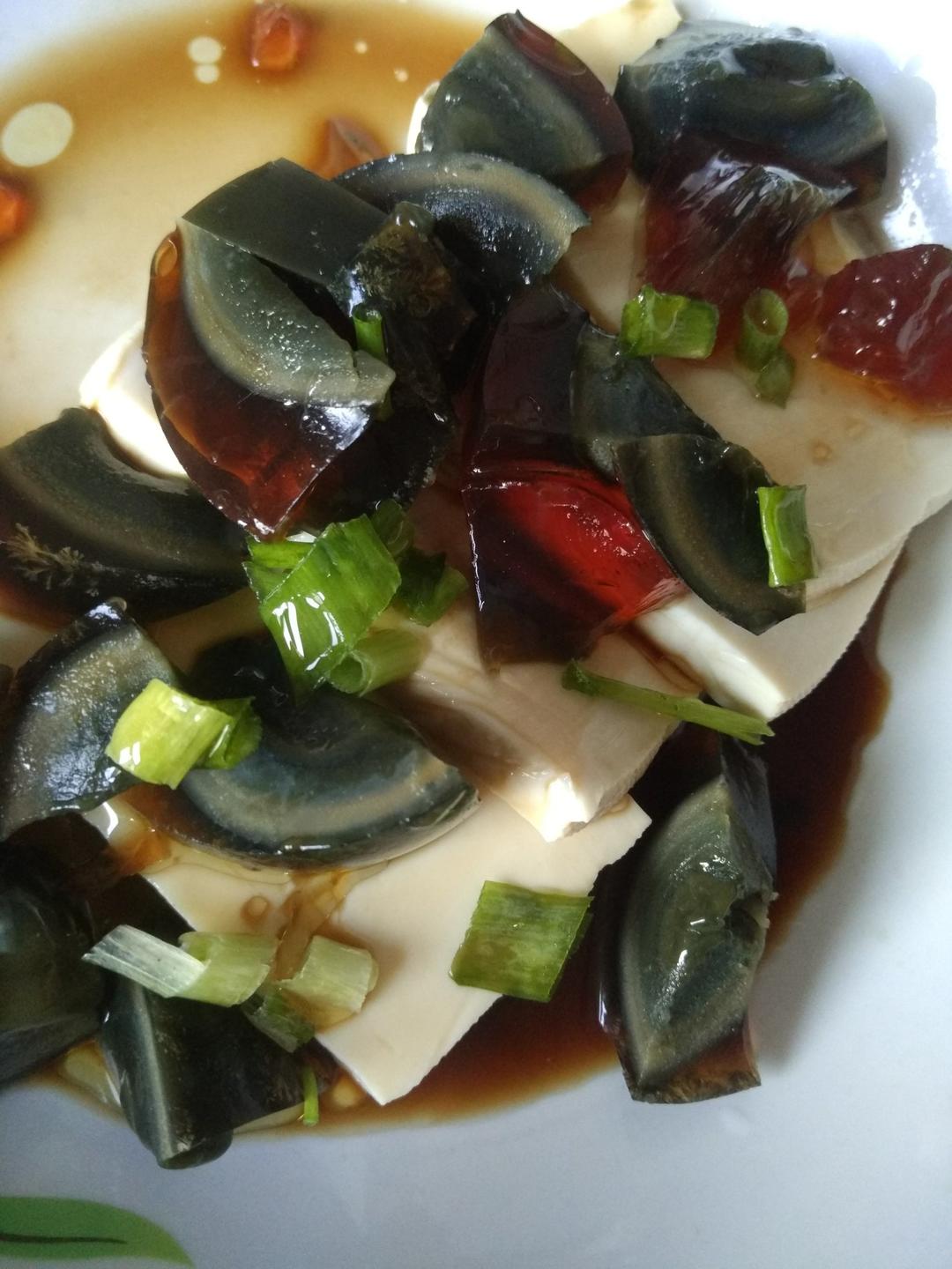 凉拌皮蛋豆腐