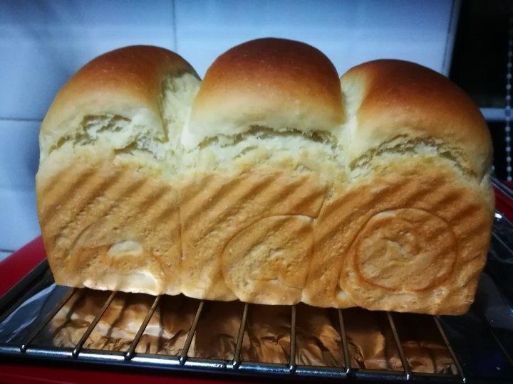 老面包土司！（普通面粉，植物油也可以做出好面包！小时候的味道。。。）