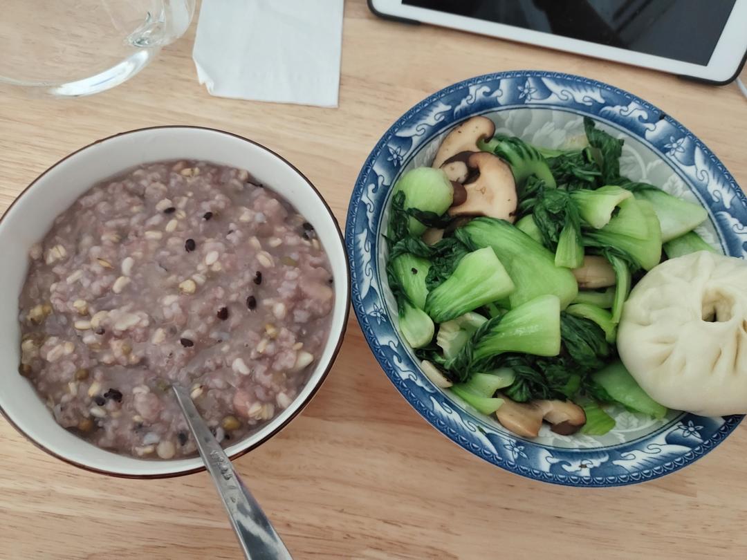 老丁的私房菜-香菇炒油菜