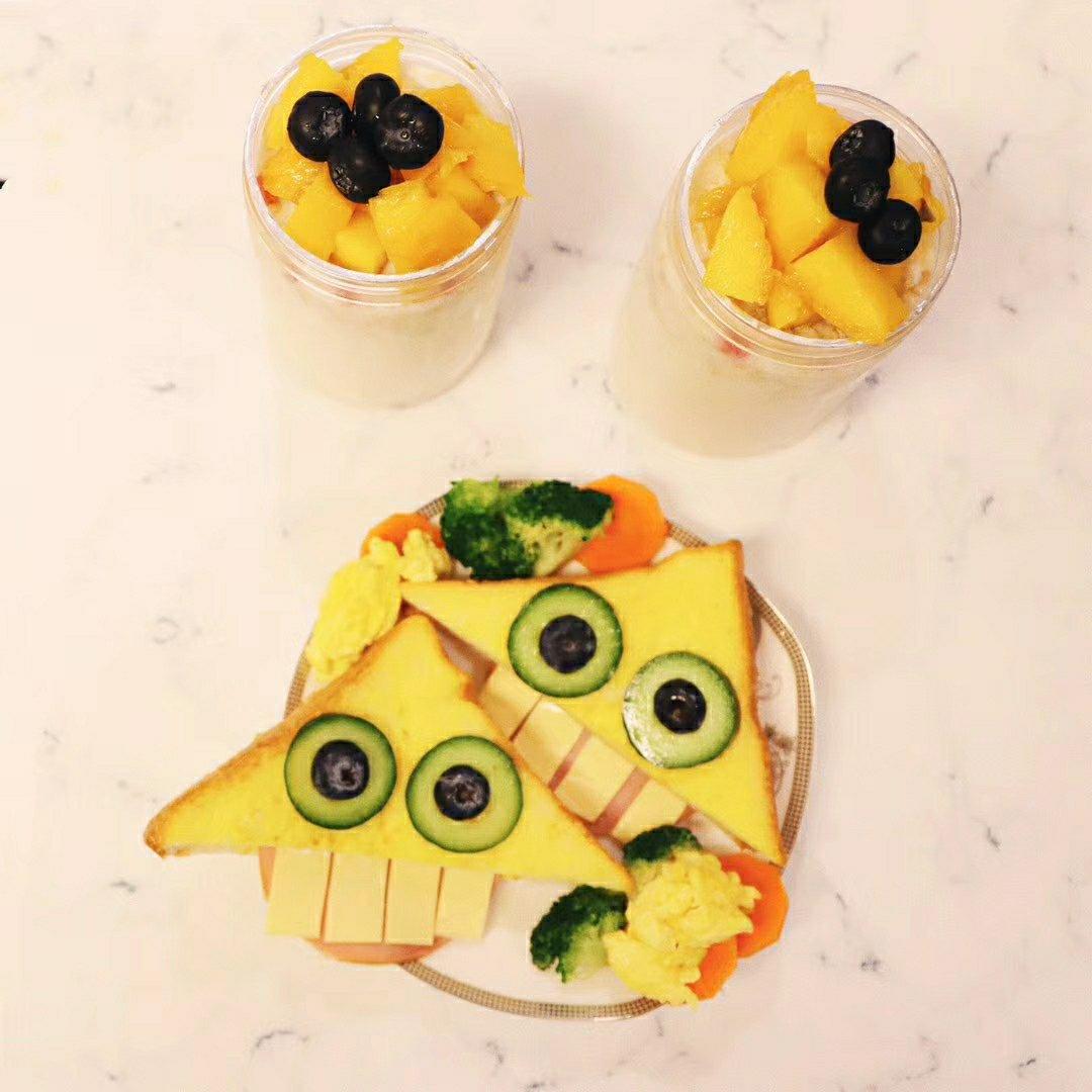 会吐舌头的大牙怪三明治