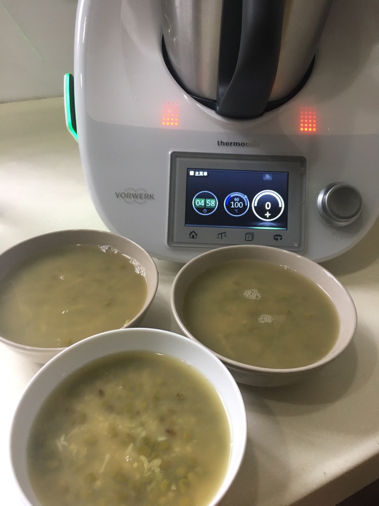 小美煮百合绿豆汤的做法
