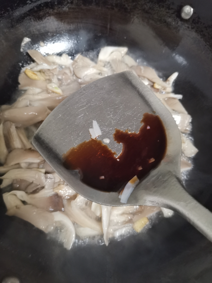 辣椒炒蘑菇的做法 步骤5