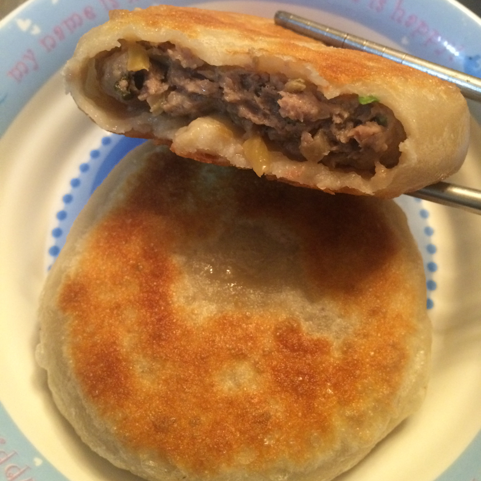 傻妞5做的洋葱牛肉馅饼