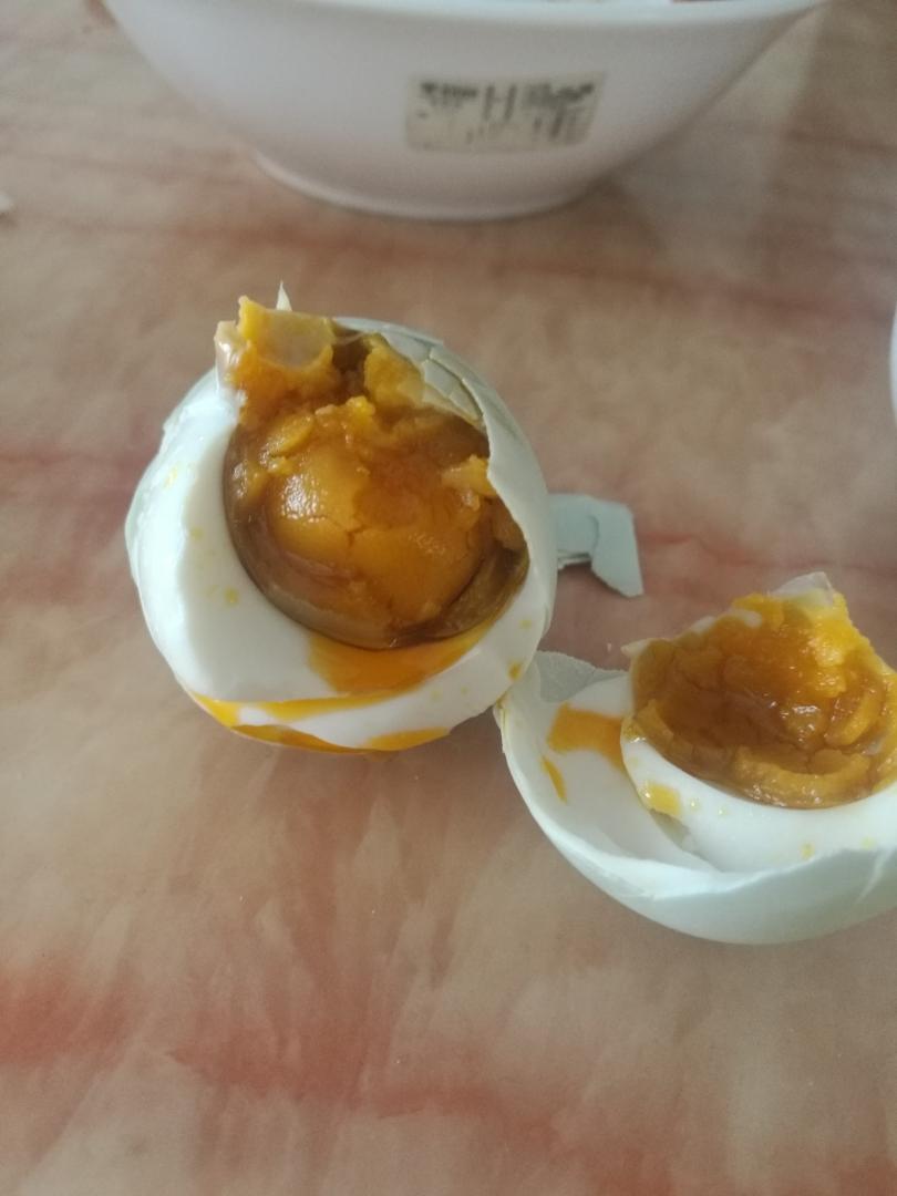 自制咸蛋： 100%出油起沙的咸蛋