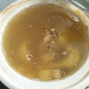 鸡爪淮杞猪骨响螺炖汤的做法 步骤2