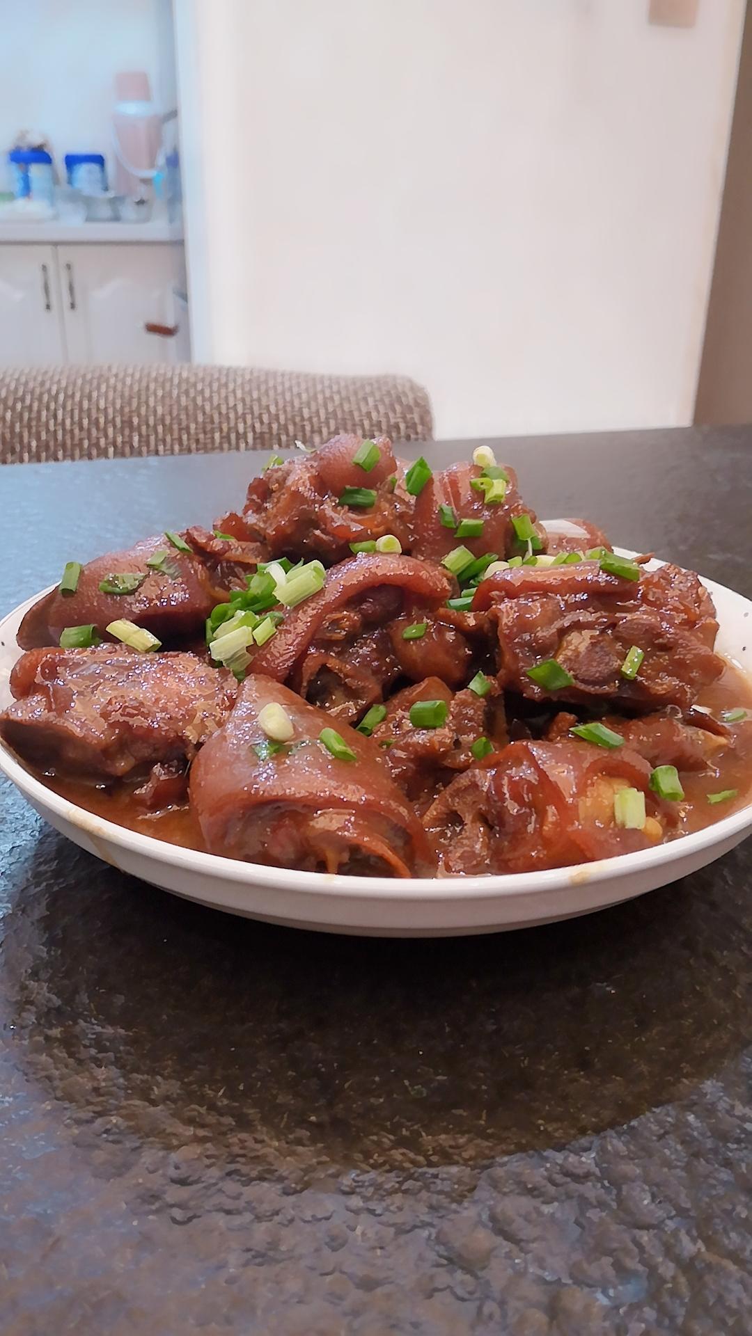 家庭版超简单好吃红烧猪蹄的做法