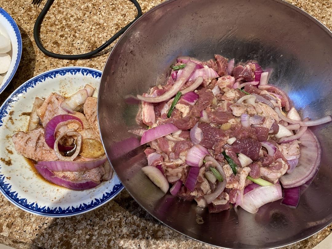 烤肉摊的秘制烤羊肉串~