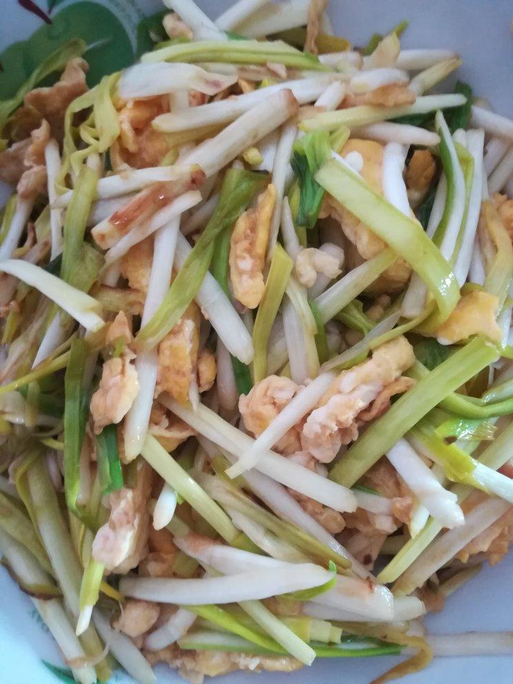 蒜苗（韭黄）炒鸡蛋