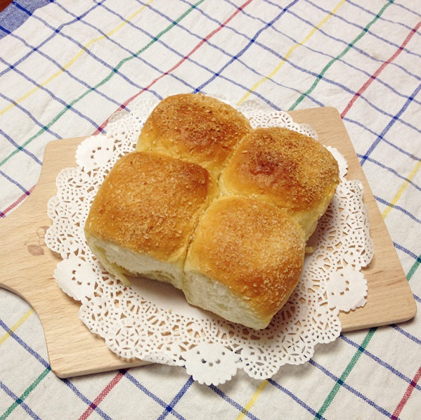 椰丝面包（附手工快速省力揉面法）