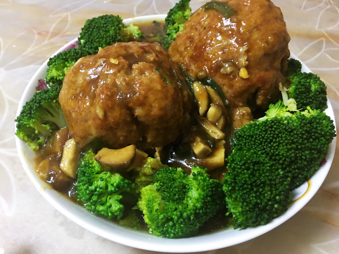 四喜丸子/红烧狮子头 Chinese Meatballs