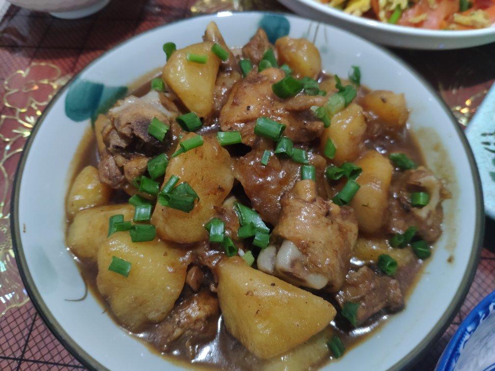 土豆炖小鸡腿